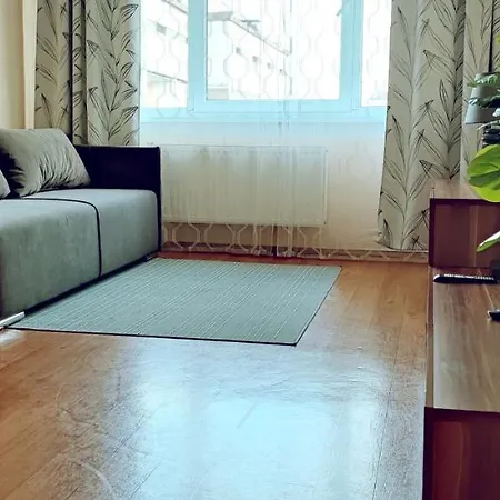 Fruza Family In Apartman